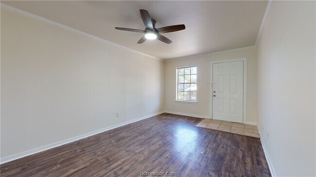 Foto del edificio - 1601 Cloverdale Ct