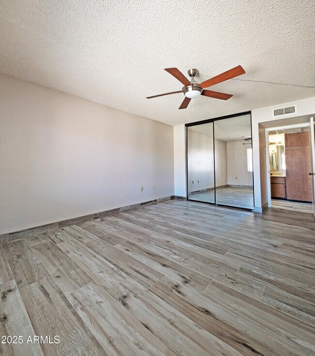 Foto del edificio - 3033 E Devonshire Ave