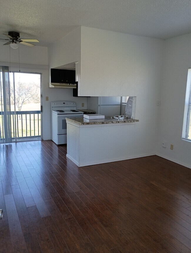 1009 Burkett St Unit D, Taylor, TX 76574 Apartments in Taylor, TX