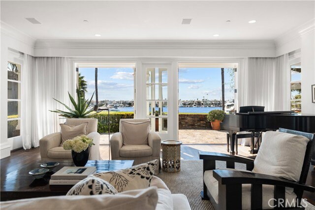Building Photo - 2411 Bayshore Dr