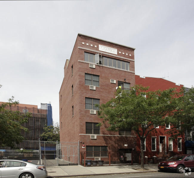 Building Photo - 713 Metropolitan Ave