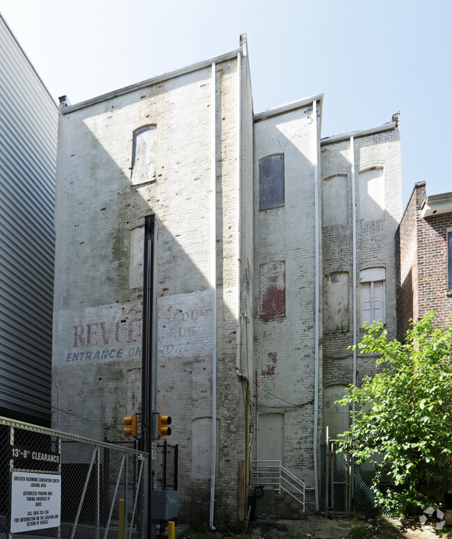 Building Photo - 326 EAST