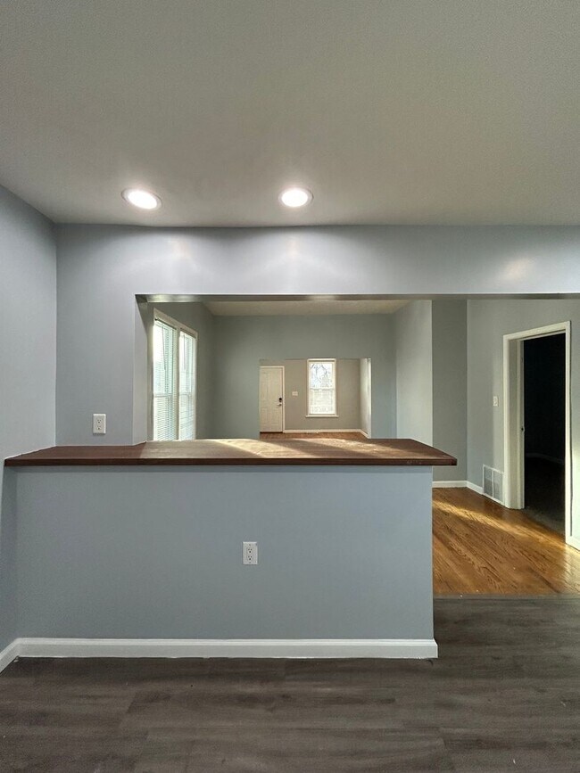 Foto del edificio - Updated & Cozy 4-Bedroom Home