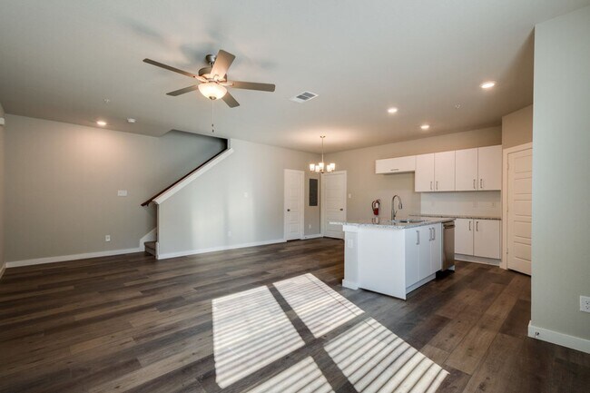 Foto del edificio - AVAILABLE NOW! GORGEOUS 2 BEDROOM FOUR PLEX LOCATED IN MIDLOTHIAN ISD!