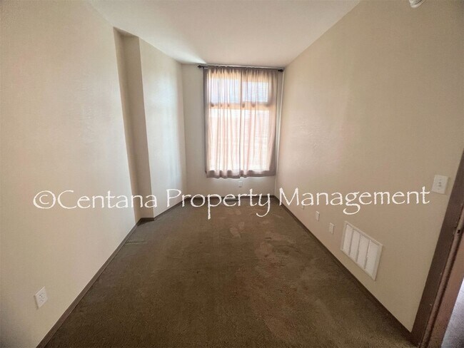 Foto del edificio - 871 S Main St