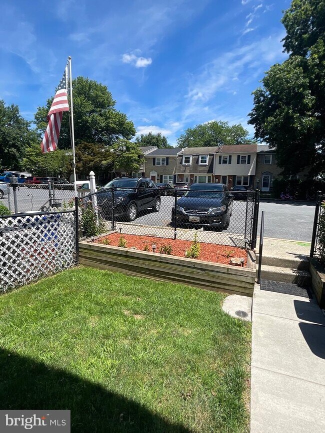 Foto del edificio - 1003 Peach Orchard Ln