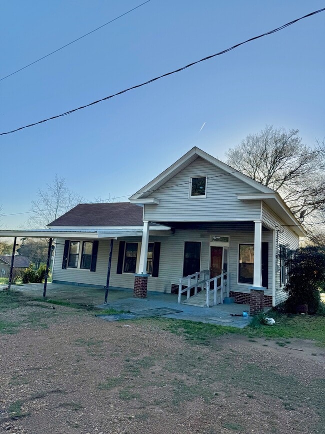 Building Photo - 108 S West Ave