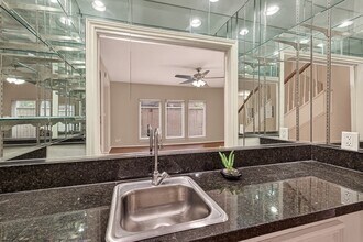 Building Photo - 2413 Potomac Dr