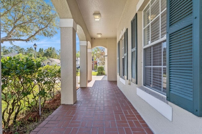 Building Photo - Large 6 Bedroom Rental in Gated Avalon Lak...