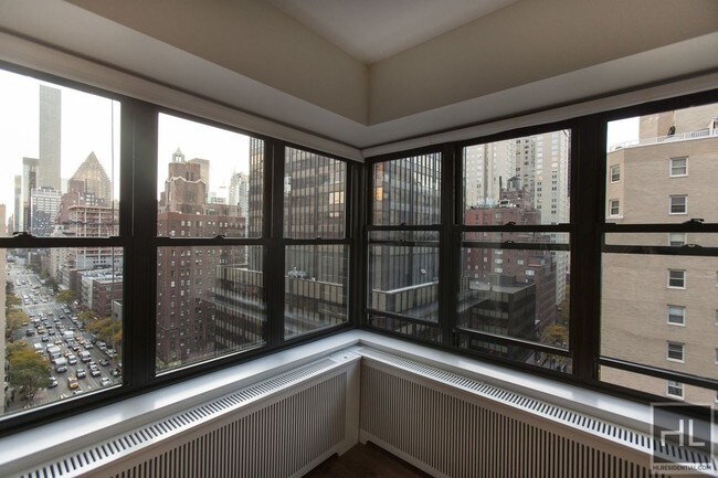 Building Photo - 400 E 57th St