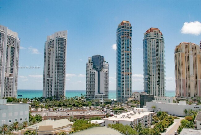 Foto del edificio - 18100 N Bay Rd