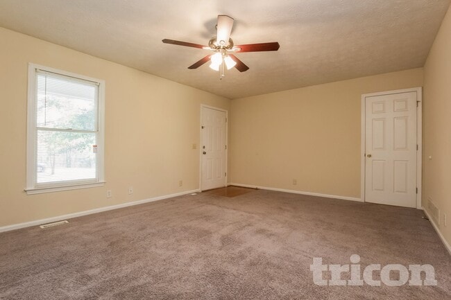 Building Photo - 252 Elizabeth Dr