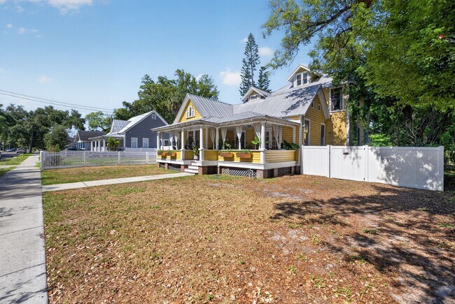 Building Photo - Stunning 4-bedroom home in Tampa! (Bonus room)