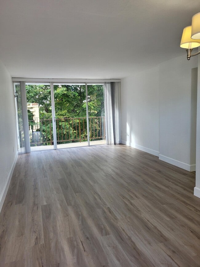 Living Room - 8860 Fontainebleau Blvd