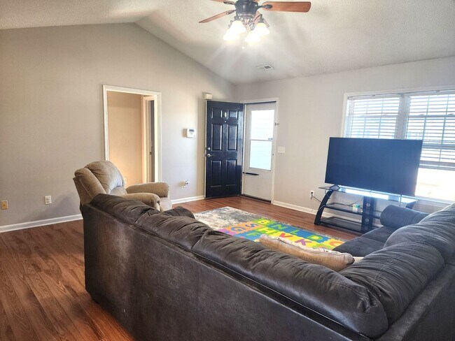 Foto del edificio - WHITNEY PINES