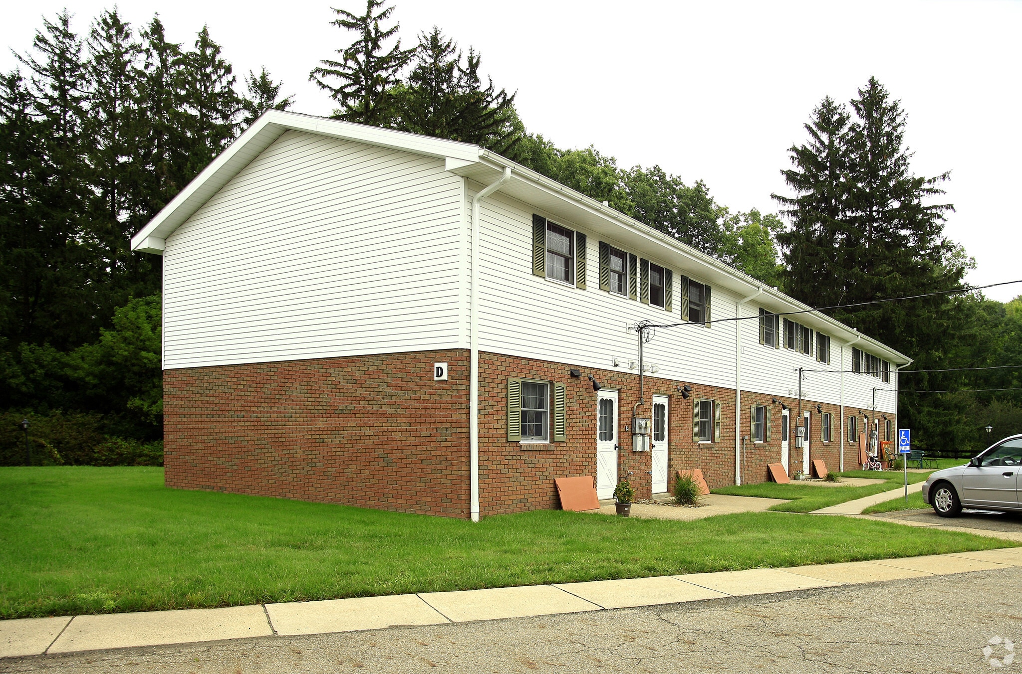 Grove Manor Apartments – photo 1 of 16