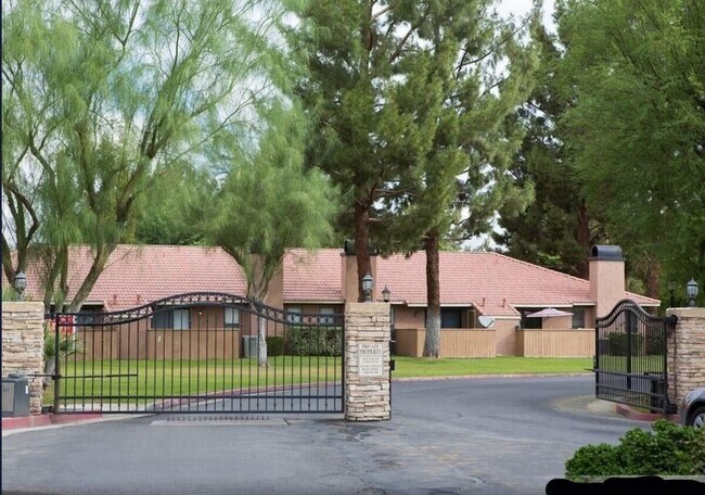 Foto del edificio - 43376 Cook St