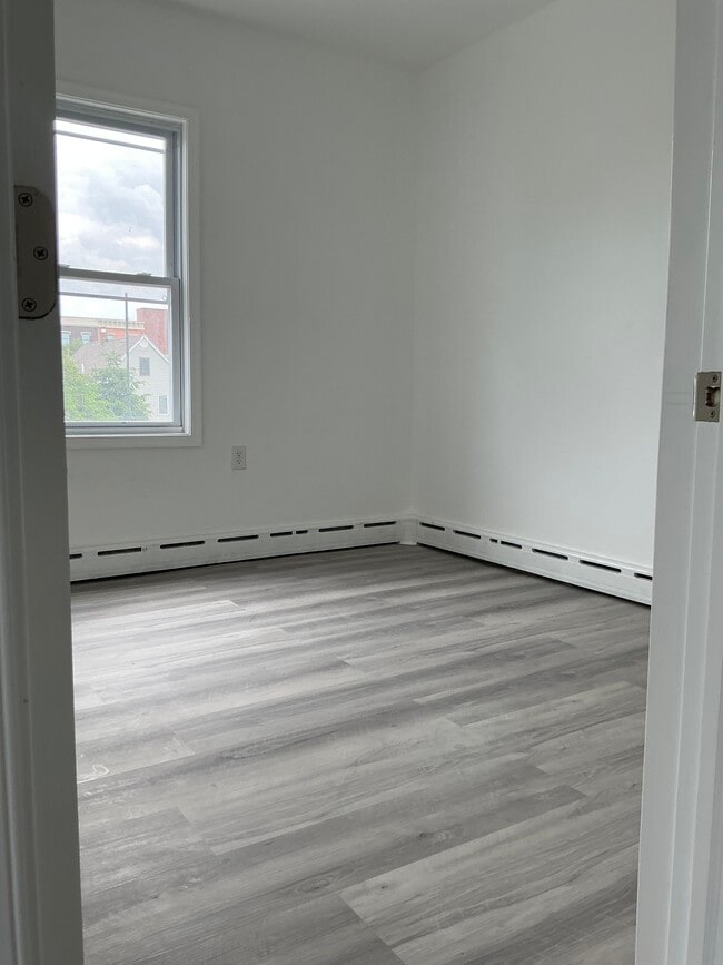 Building Photo - 42 Lanza Ave