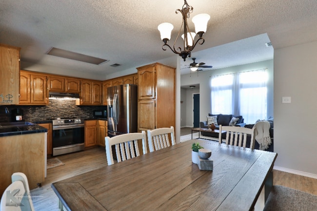 Building Photo - 1502 Sir Thopas Ct