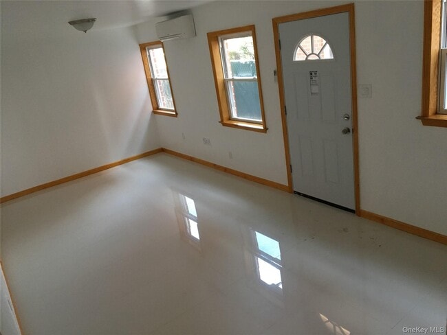 Foto del edificio - 2128 E 70th St