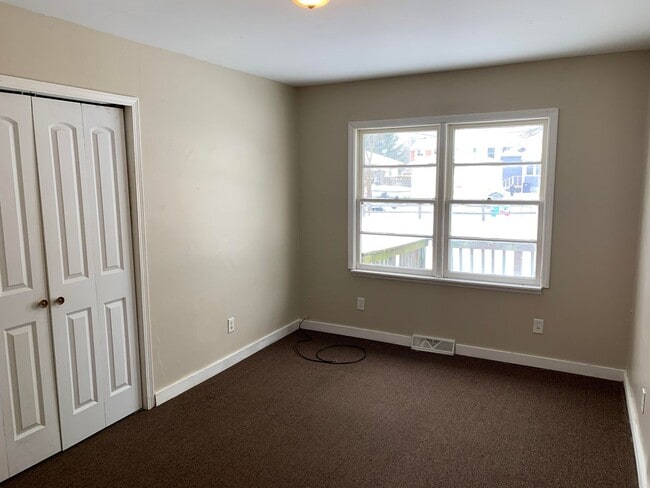Building Photo - Lovely 3 Bedroom Southside Holland