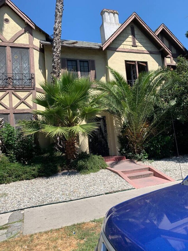 Foto del edificio - 642 S Cochran Ave