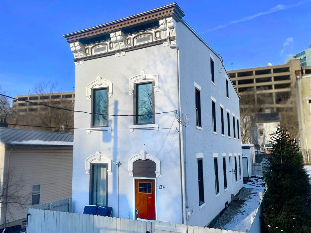 Primary Photo - 132 Winkler St