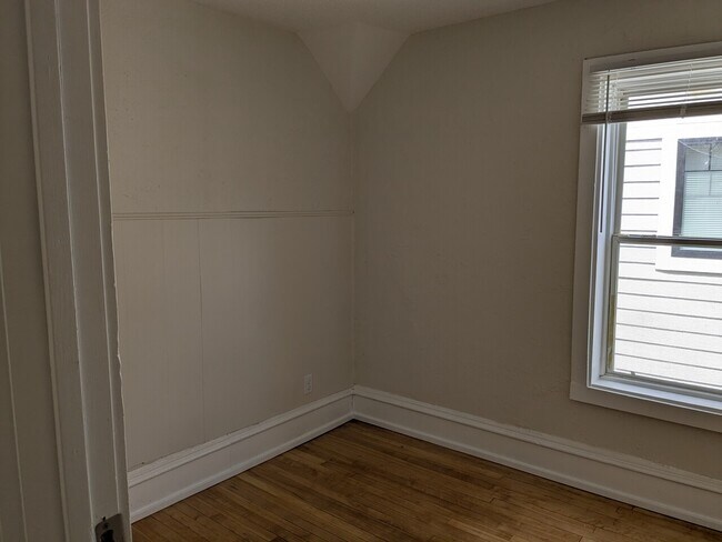 Building Photo - 2918 Dupont Ave N
