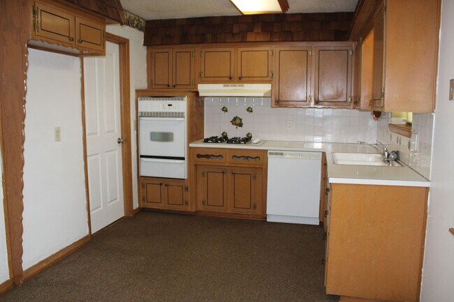 Building Photo - Section 8 Accepted