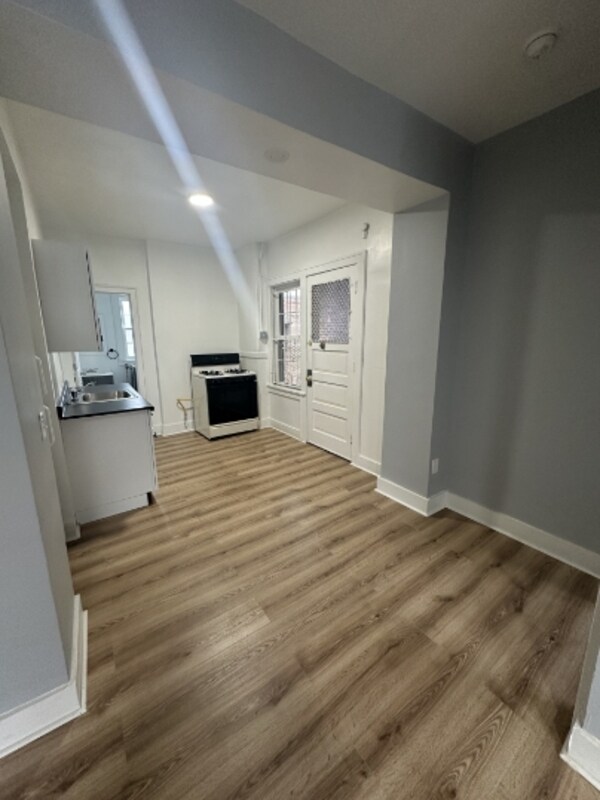 Foto del edificio - 2654 N Moreland Blvd
