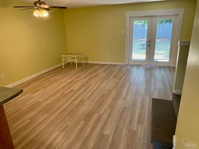 Foto del edificio - 193 E Burgess Rd