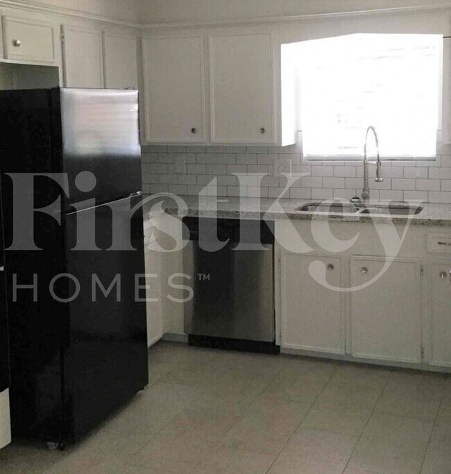 Building Photo - 17615 Tall Cypress Dr