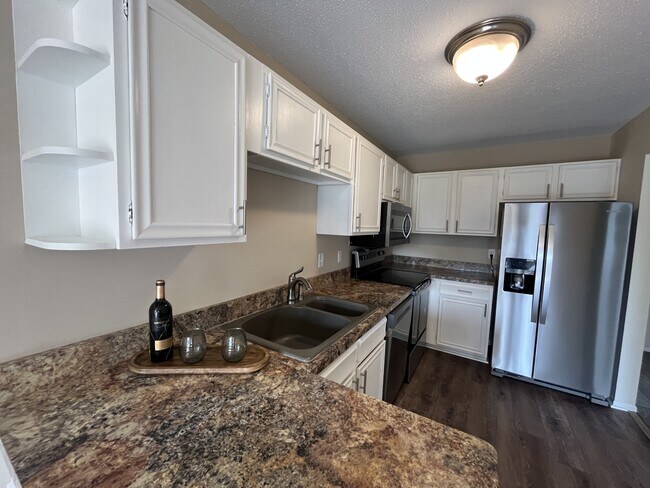 Building Photo - 1424 Oak Leaf Ln