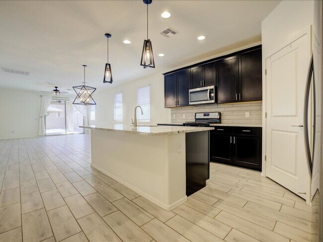 Building Photo - 4 Bedroom and 3 Bath