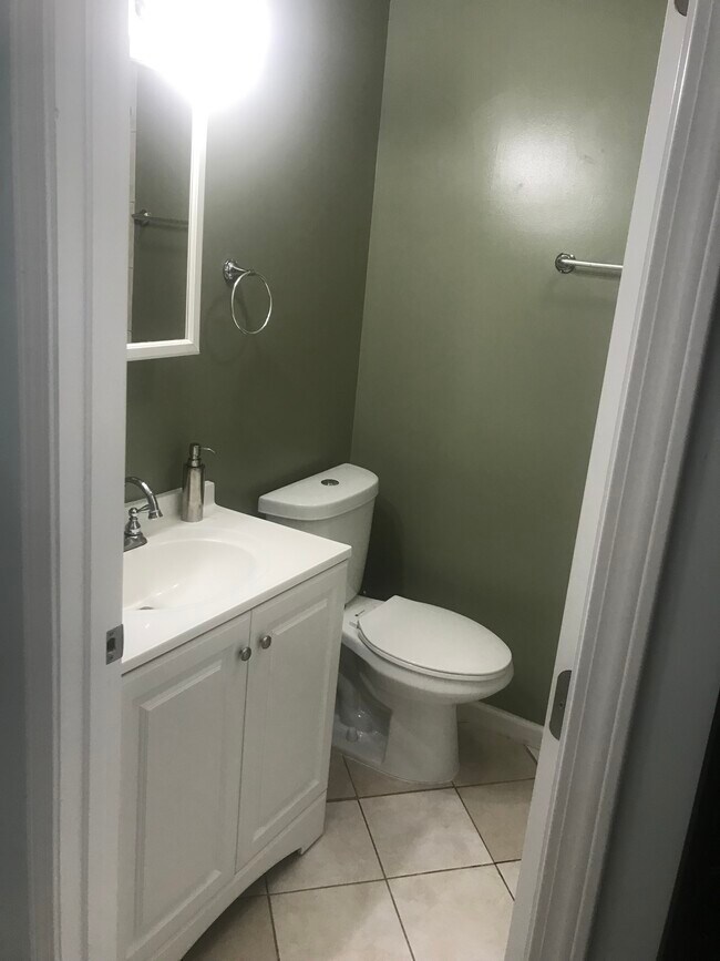 BATHROOM - 3657 S Wood St
