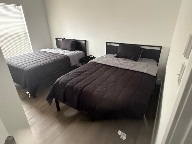 Foto del edificio - 1117 W 33rd St