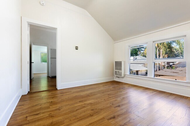 Foto del edificio - 214 W Ortega St