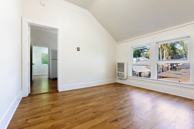 Building Photo - 214 W Ortega St