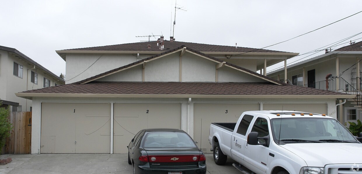 Primary Photo - 3452 Redwood Ct