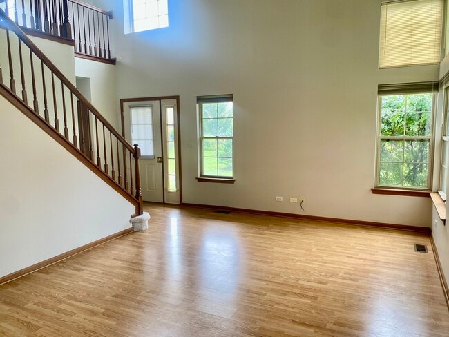 Building Photo - 214 Stoneybrook Ln