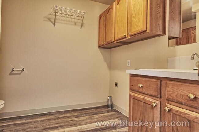 Foto del edificio - 3 Bed, 1.5 Bath Duplex in Hazel Dell Close to Bus Lines and Shopping