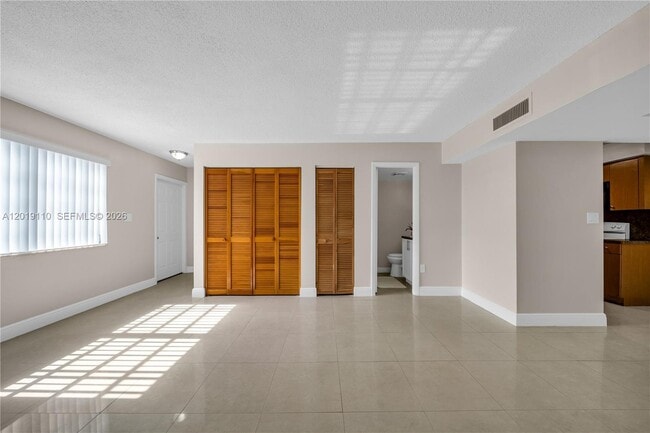 Building Photo - 671 W 80th St