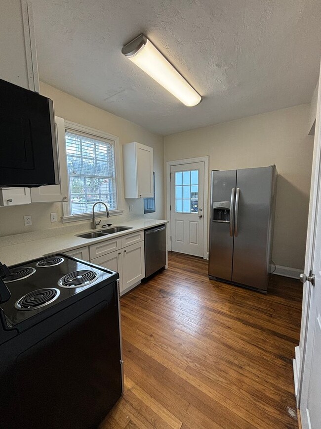 Foto del edificio - FALL 2024!!! Historic 4 Bed 2 Bath Home at...