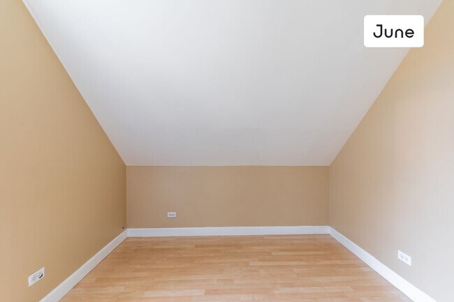 Building Photo - ROOM ONLY in 3-bed/2.0-bath Home