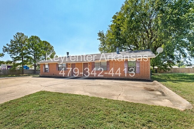 Photo - Newly Renovated Duplex in West Fayetteville! Townhome