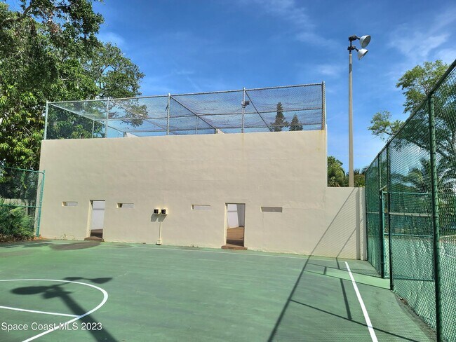 Foto del edificio - 8751 Live Oak Ct