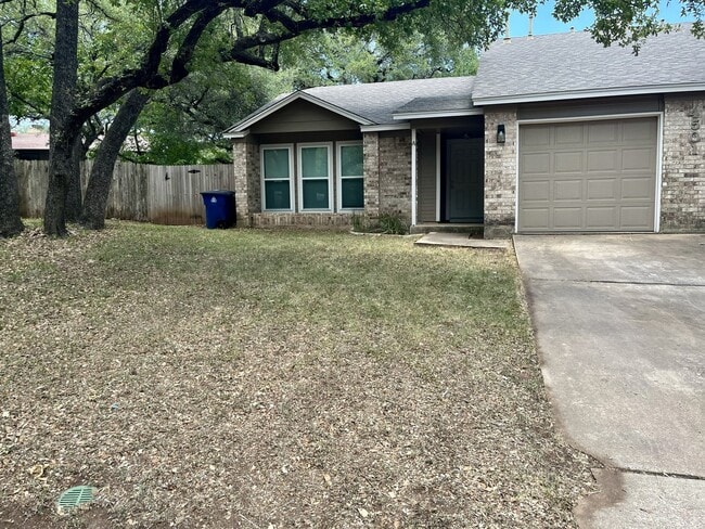 Foto del edificio - 4501 Dorsett Oaks Cir