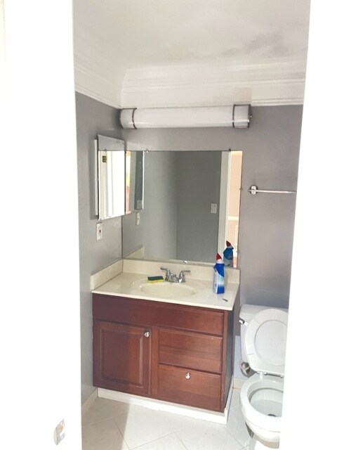 Building Photo - 7125 Carriage Hill Dr