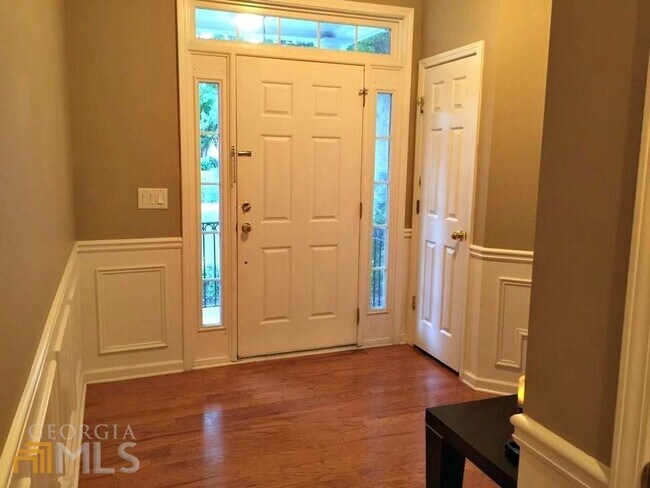 Building Photo - 6162 Deluna Way