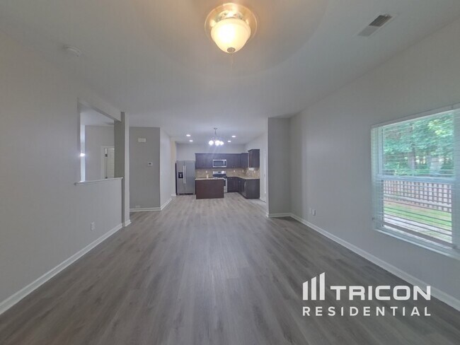 Building Photo - 3650 Lebella Ln